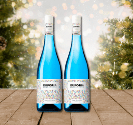 Dos botellas de vino Euforia Blue Frizzante.