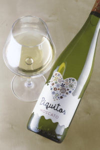 CS_PIQUITOS Moscato Lying Bottle with glass